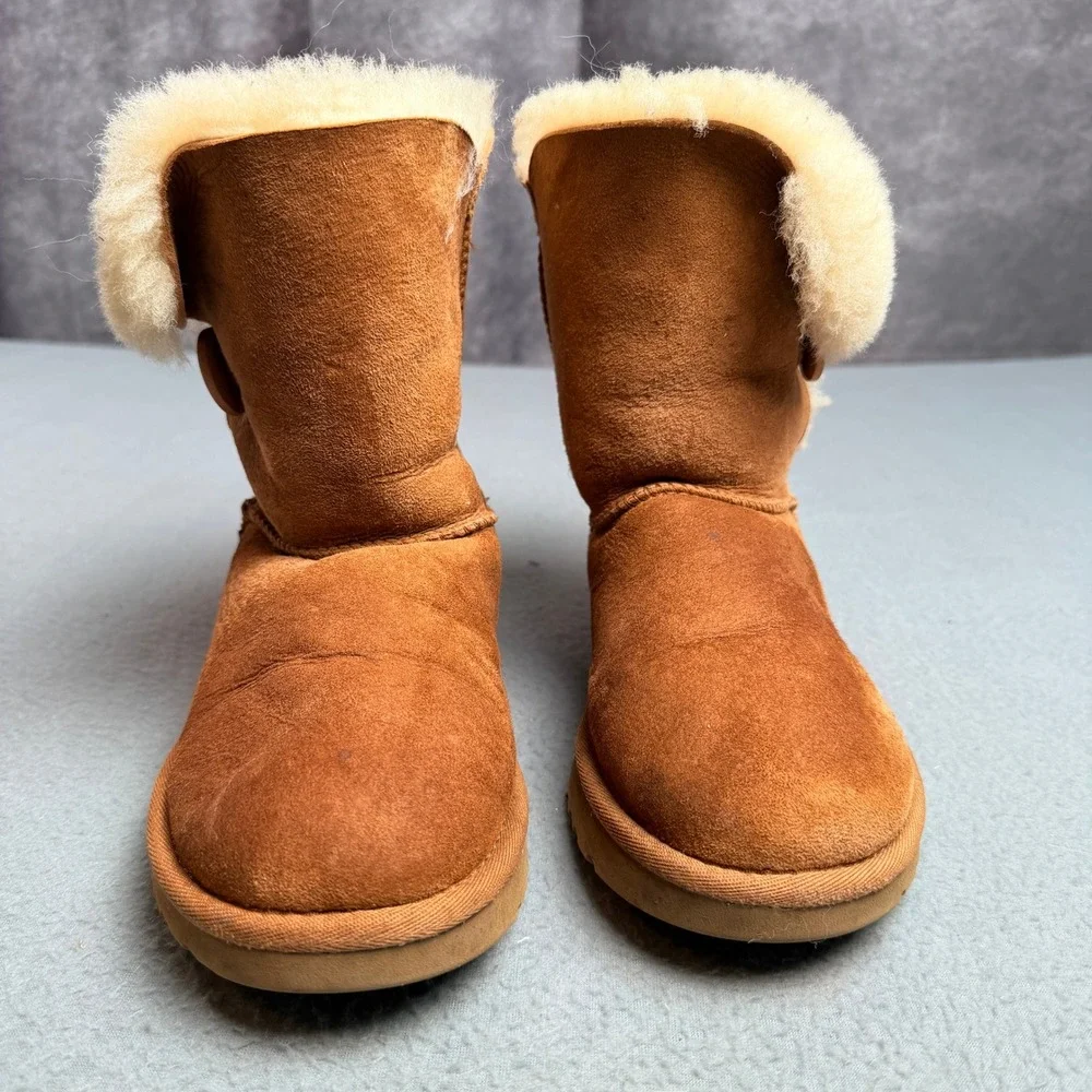 UGG Bailey Button Chestnut Suede Shearling Boots Womens 6 5803